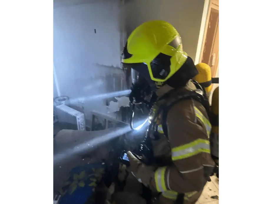 שריפה בדירה בגבעת שמואל. צילום: תיעוד מבצעי, כבאות והצלה מחוז דן