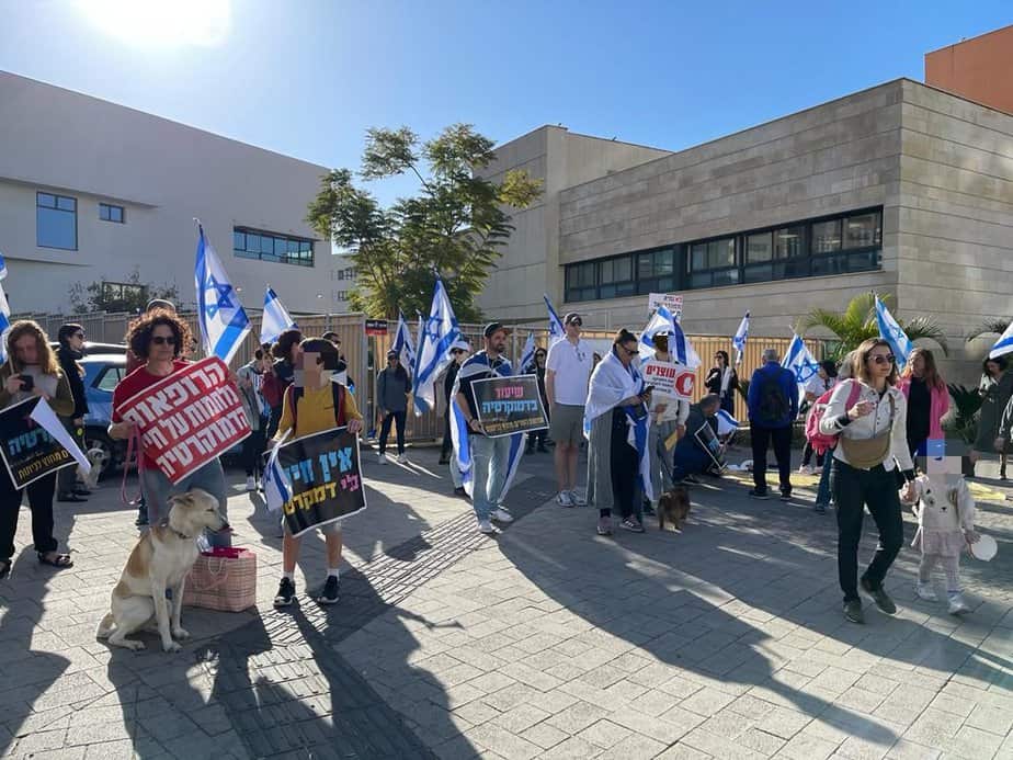 הבוקר בגני תקווה. צילום המפגינים