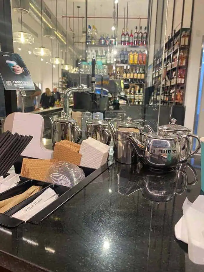 דליקטסן מתחם צים גני תקווה.צילום: ליאור פריבנר