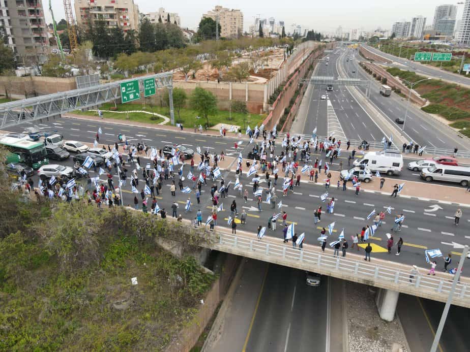 חסימת 471, גשר מכבית. צילום: ברק דור