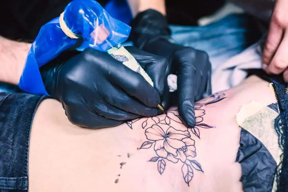בסט לינקס צילום freepikhands-making-tattoo-with-machine
