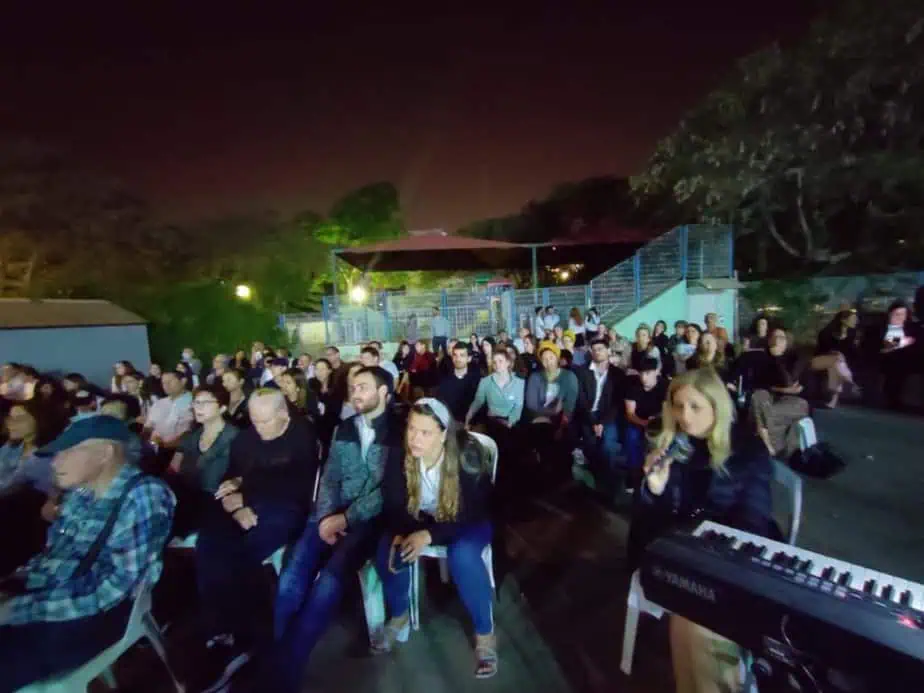 שיר על רעי- ערב שירה שהתקיים בשנה שעברה (2022) לזכרם של סגן אבי פישר הי”ד וסגן אבי בוק הי”ד שנפלו בלבנון. צילום פרטי