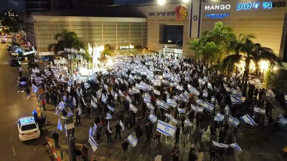 הפגנות בקריית אונו נגד הרפורמה. צילום עידו הרשקוביץ.