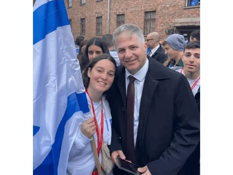 נופר יעקב עם שר החינוך, מר יואב קיש. צילום פרטי