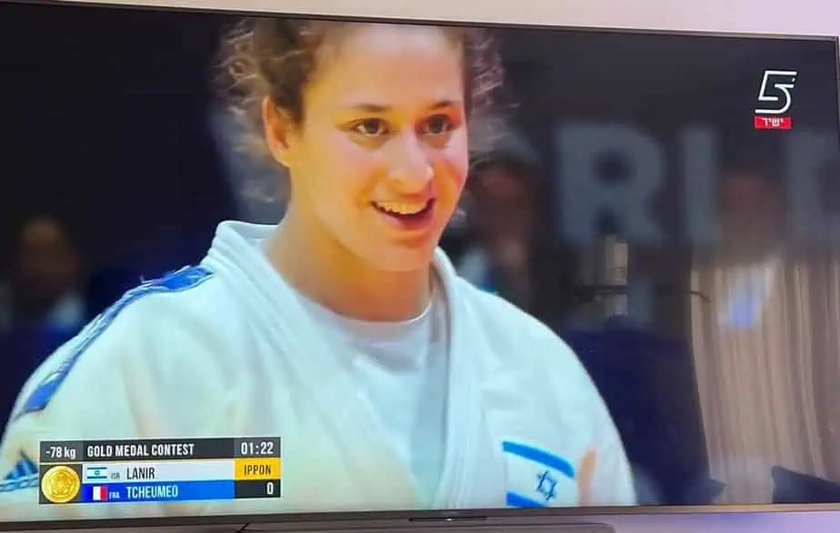 ענבר לניר אלופת העולם בג'ודו. צילום מסך ערוץ 5