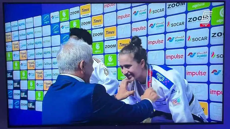 ענבר לניר אלופת העולם בג’ודו. צילום מסך ערוץ 5