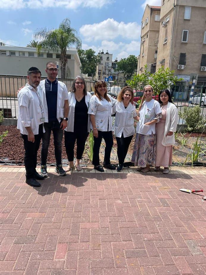 צוות האחיות והאחים של מרפאת כללית ביהוד. באדיבות מחוז דן-פ”ת, כללית