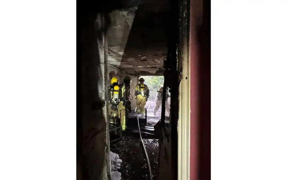 שריפה בבית פרטי בגני תקווה. קרדיט: תיעוד מבצעי, כבאות והצלה מחוז דן