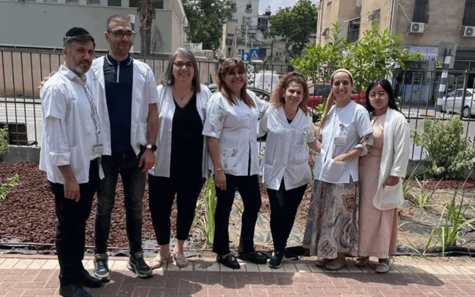 צוות האחיות והאחים. באדיבות מחוז דן-פ"ת, כללית