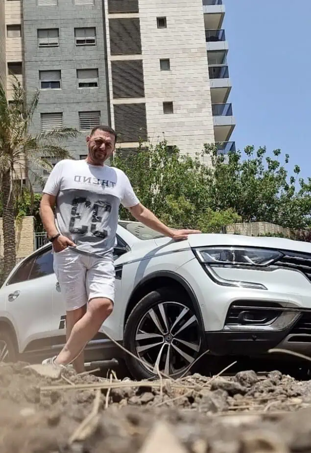 אליק אברהם-נהג מונית מחיפה. צילום פרטי