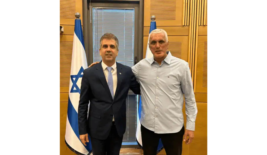 שר החוץ אלי כהן וסגן ראש העיר יוסי חזן. צילום פרטי