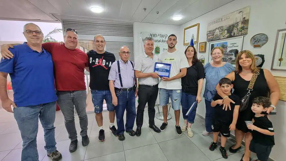 נבו מדינה ממועדון הכדוריד של קריית אונו חתם בקבוצת הכדוריד דיז'ון הצרפתית. צילום: עיריית קריית אונו