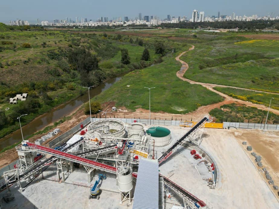 מתקן לטיפול ומיחזור פסולת בנייה והריסה החל לפעול במתחם חירייה. צילום: יואב לוינסקי