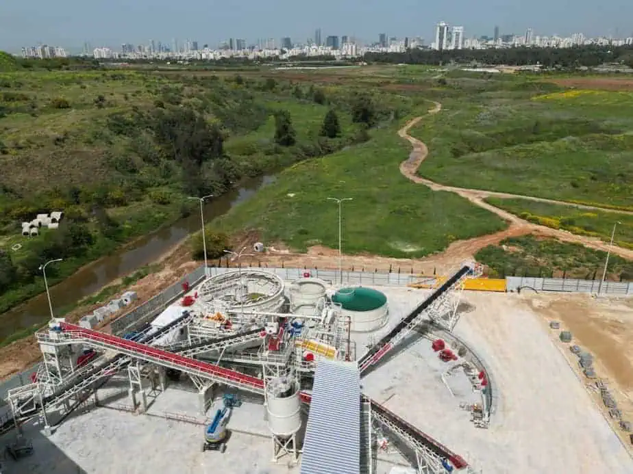 מתקן לטיפול ומיחזור פסולת בנייה והריסה החל לפעול במתחם חירייה. צילום: יואב לוינסקי