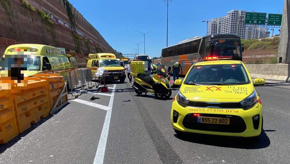 תאונת דרכים בכביש 471 סמוך למחלף אונו. צילום: דוברות מד”א