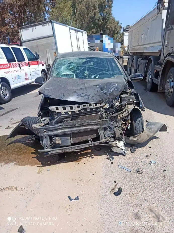 התאונה באיזור החנייה מאחורי רחוב סיני במתחם סחל”ב באור יהודה. צילום פרטי