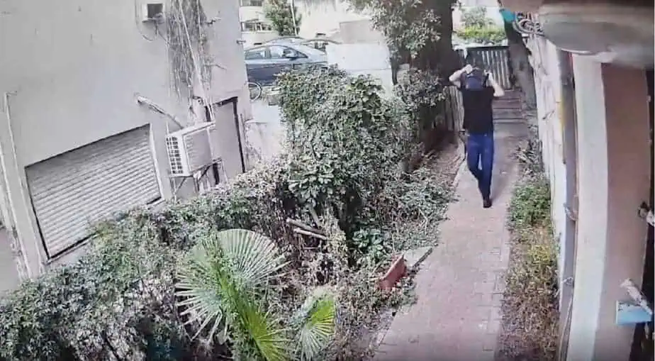 תושב אור יהודה חשוד בהתפרצות לדירות וגניבת רכוש וכסף. צילום: דוברות המשטרה