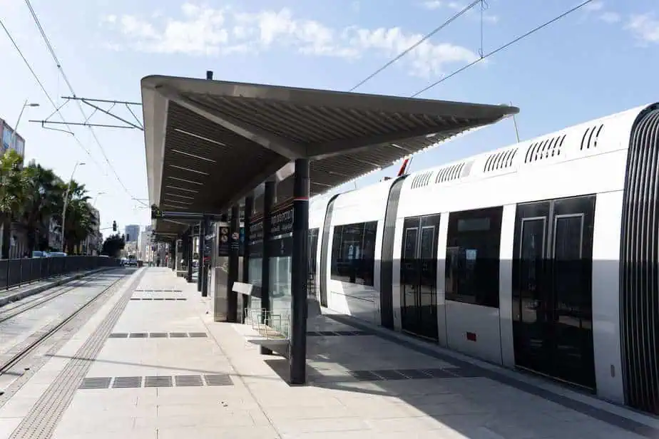 הרכבת הקלה- תחנה מרכזית פתח תקווה. צילום: נת"ע