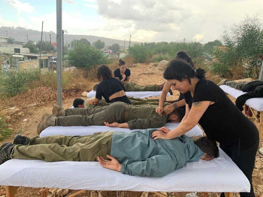 הענקת טיפולים של תלמידי החוג לספורטתרפיה. צילום: הקריה האקדמית אונו