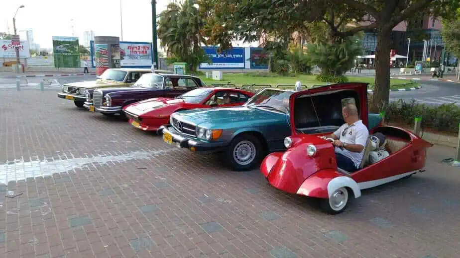 תצוגת רכבי אספנות מטעם מועדון החמש. צילום באדיבות מועדון החמש