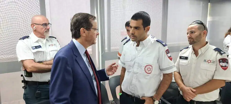 נשיא המדינה בביקור במד”א קריית אונו. צילום: דוברות מד”א