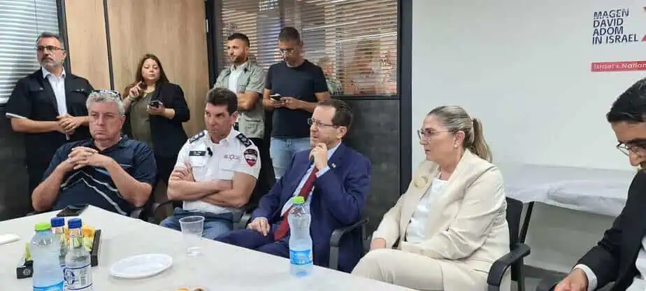 נשיא המדינה בביקור במד"א קריית אונו. צילום: דוברות מד"א