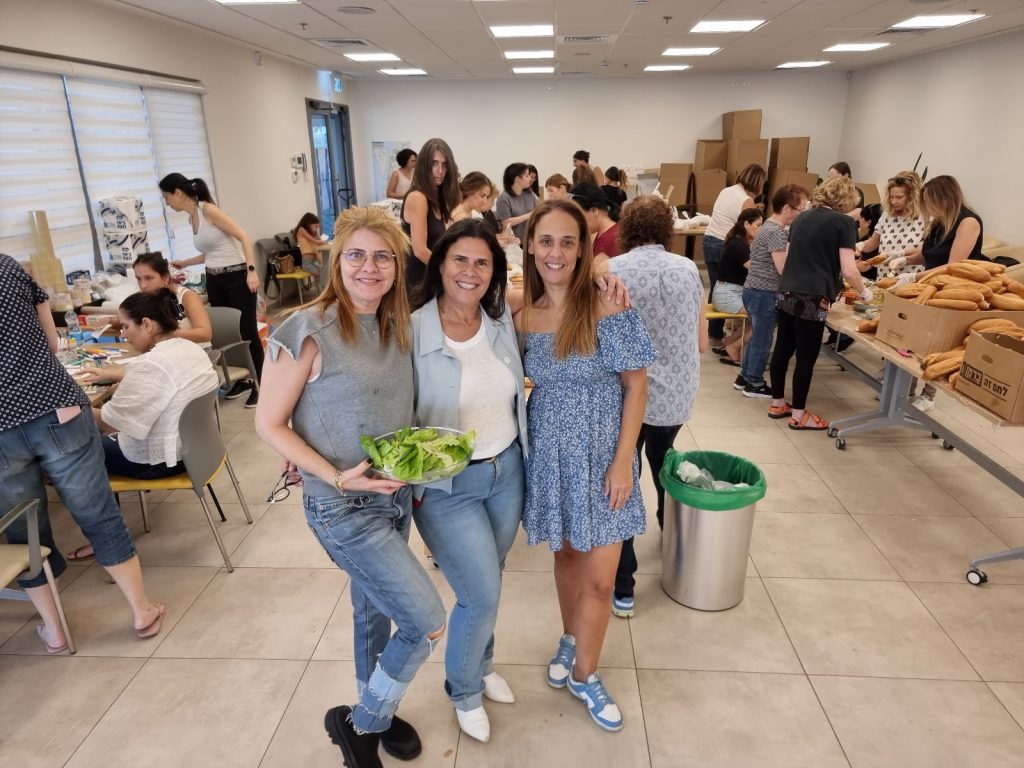 מיזם “סנדוויץ’ לכל חייל”. צילום: דוברות עיריית גני תקווה
