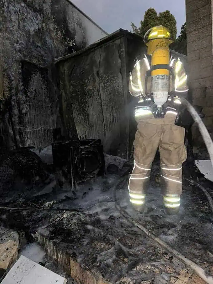 קראוון נשרף בגני תקווה. צילום: תיעוד מבצעי, כבאות והצלה מחוז דן