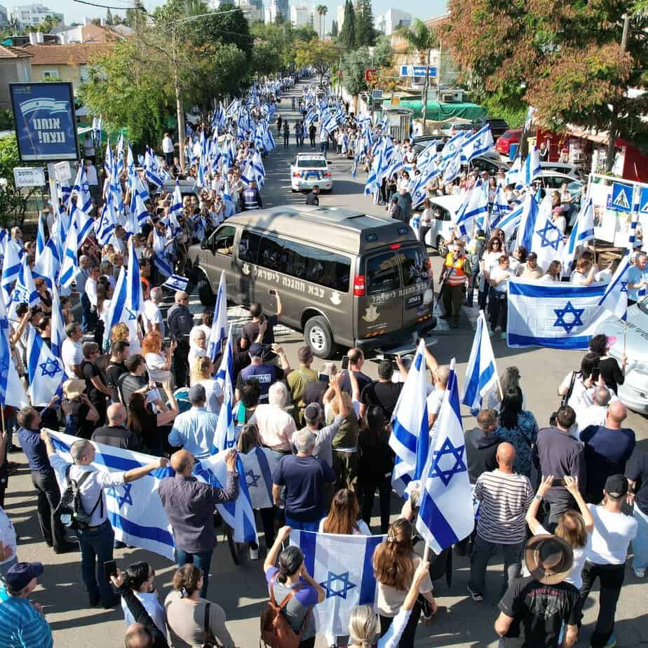 עשרות תושבי קריית אונו חלקו כבוד אחרון לאל”מ אסף חממי ז”ל. צילום: דוברות עיריית קריית אונו