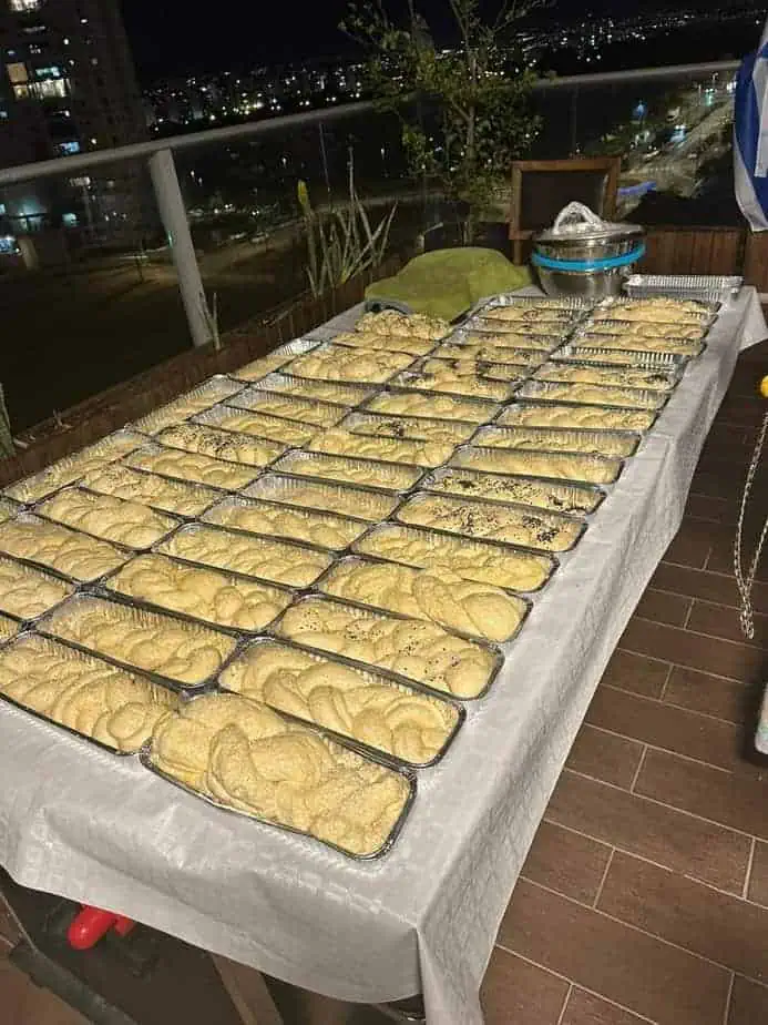 הפרשת חלה. צילום: חמ"ל אמהות ק. אונו