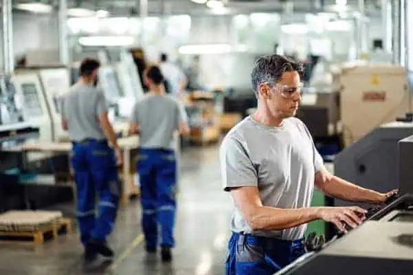 ביי פוסט 56 מתוך 100 Freepikmid-adult-worker-operating-cnc-machine-while-working-industrial-facility