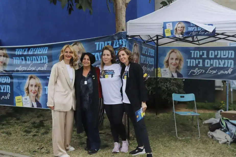 מיכל רוזנשיין ביום הבחירות המקומיות בקריית אונו מרץ 2024. צילום: איתן אלחדז