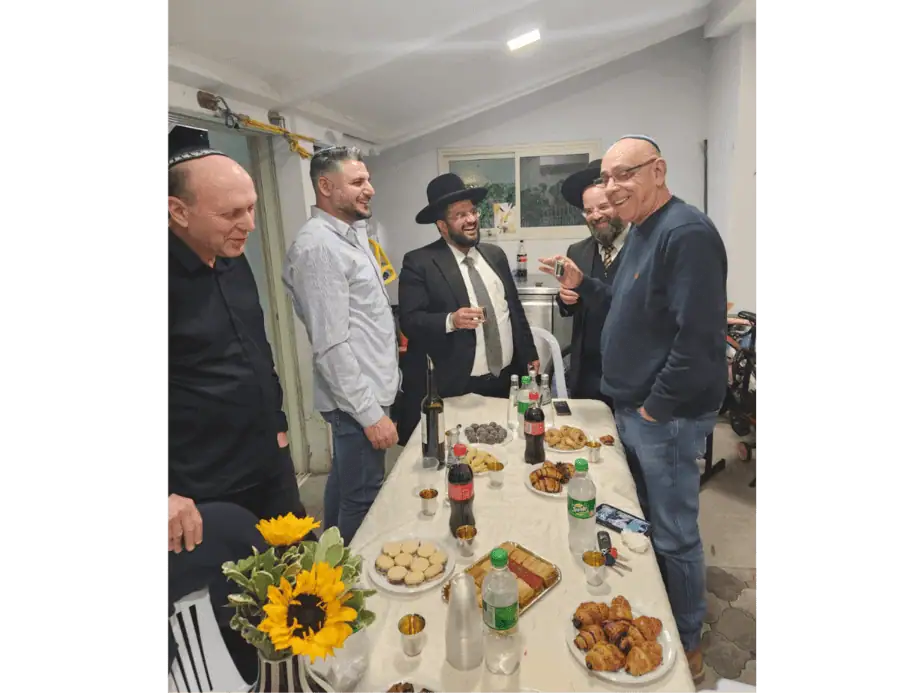ראש העיר אמנון סעד, הרב כפרי, הרב איתמר אינהסזאן ושימי בונפיל.צילום: ינון מושוביץ