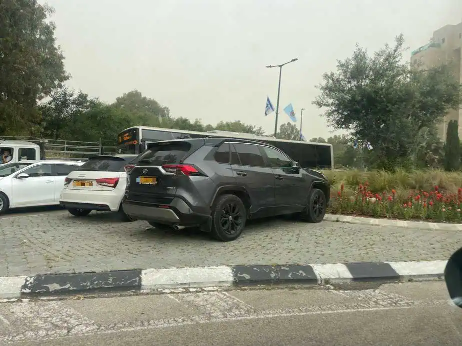 דו"ח מלחמה: משפחות מתגייסים קיבלו דו"חות חנייה בקריית אונו. צילום: אונו ניוז