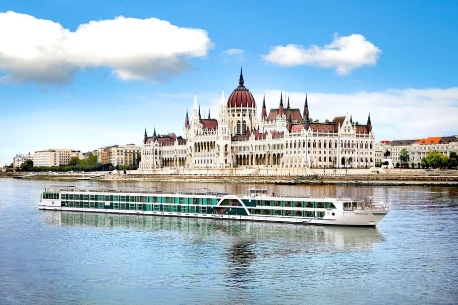 בשביל הזהב: חוויית שייט נהרות לשומרי כשרות. צילום: Lueftner CruisesLueftner Cruises_AMADEUS Star_outside view_Budapest_Parliament – Copy