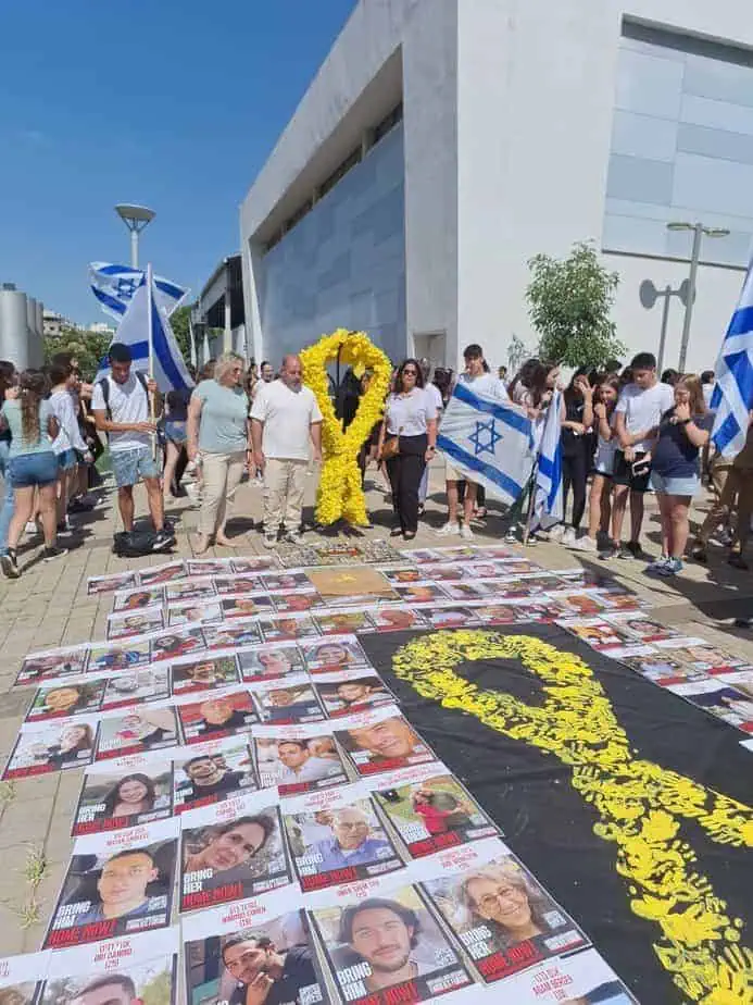 תלמידי העיר גני תקווה במפגן עוצמה למען שחרור החטופים. צילום: דוברות גני תקווה