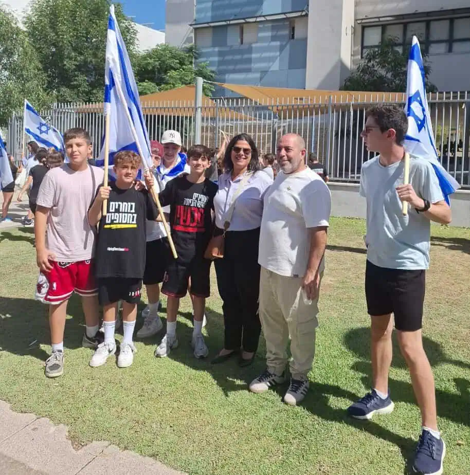 תלמידי העיר גני תקווה במפגן עוצמה למען שחרור החטופים. צילום: דוברות גני תקווה