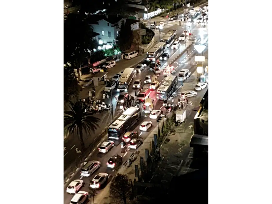 הולך רגל נפגע מרכב בלוי אשכול קריית אונו. צילום: yakovshalomo