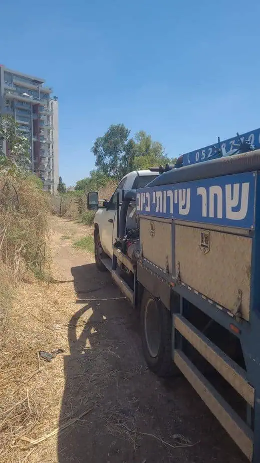 מטפלים במטרד היתושים תמונות – דוברות עיריית יהוד-מונוסון