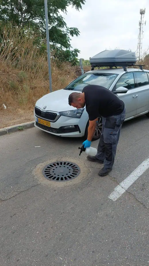 מטפלים במטרד היתושים תמונות – דוברות עיריית יהוד-מונוסון