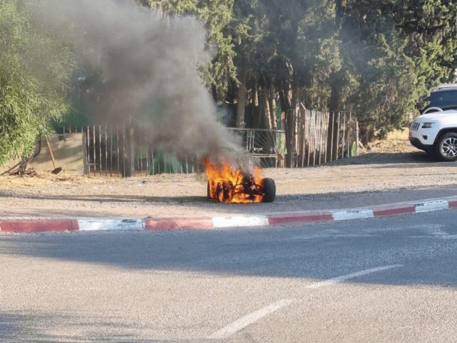 הטרקטורון שעלה באש. צילום: כיבוי אש והצלה