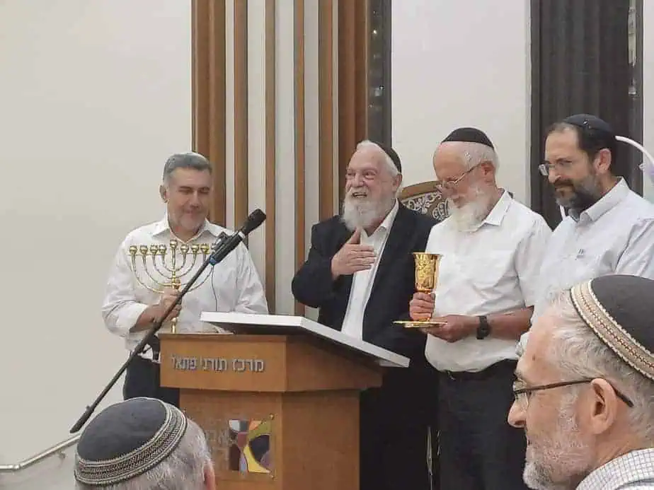 פרס היצירה התורנית לשנת תשפ"ד הוענק השנה לרב יעקב מדן שליט"א. צילום: מרכז תורני פתאל גבעת שמואל