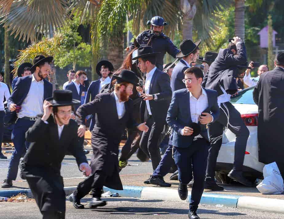 ההפגנה סמוך ללשכת גיוס בקריית אונו הוכרזה בלתי חוקית. צילום: איתן אלחדז