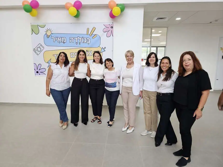 ביקור מנהלת מחוז ת"א חיה שיטאי בבית ספר יסודי חדש ע"ש גולדה מאיר.צילום: דוברות המחוז במשרד החינוך