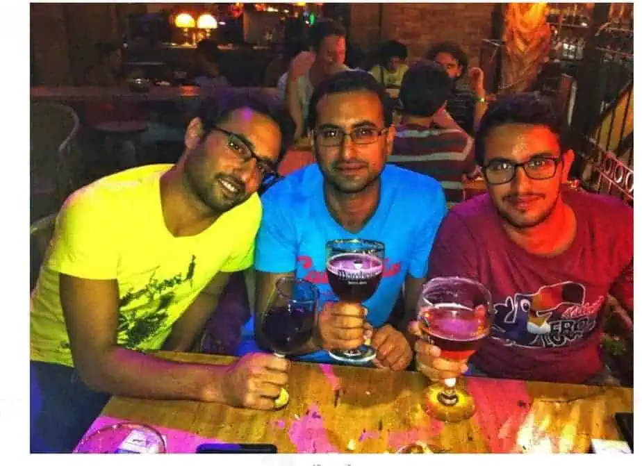 אביתר ז"ל עם אחיו אדם דוד ואיתמר. צילום באדיבות המשפחה