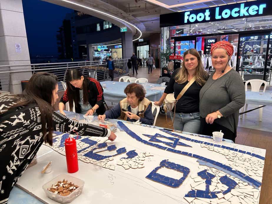 מיזם הנצחה לנרצחי ה-7 לאוקטובר. צילום באדיבות מגדלי הים התיכון ועיריית גני תקווה