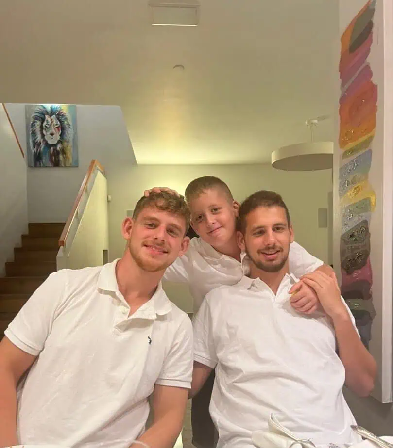 רועי ויובל עם עמית ז"ל. צילום באדיבות המשפחה