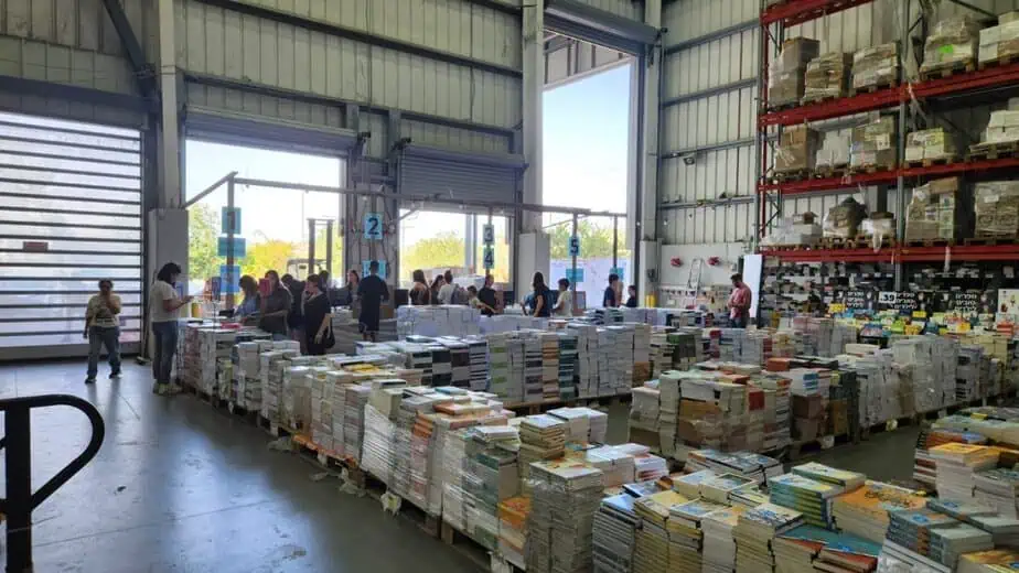 מכירת הספרים הענקית במחסני כנרת־זמורה־דביר יוצאת לדרך. צילום: יח"צ