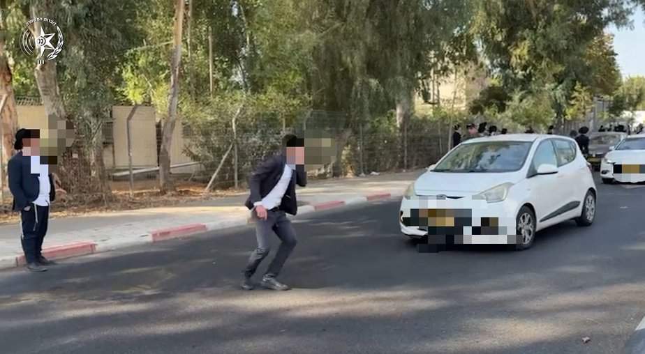 הפגנת מתנגדי גיוס בקריית אונו. צילום: דוברות המשטרה