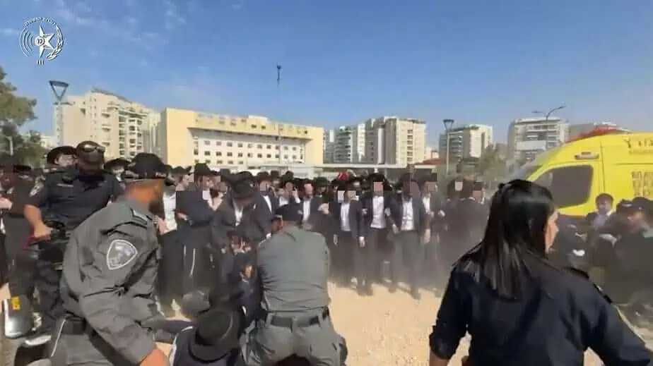 הפגנת מתנגדי גיוס בקריית אונו. צילום: דוברות המשטרה